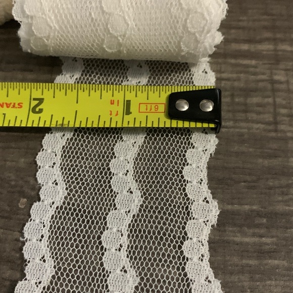 46 Yards of Assorted Flat Lace Fabric Bundle - Picture 5 of 9